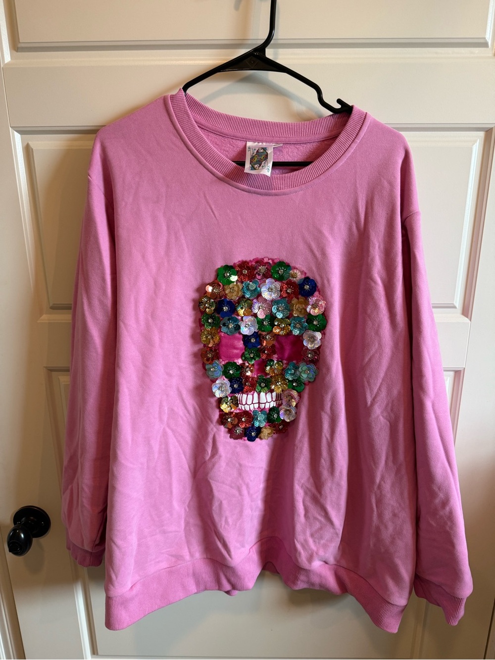 QUEEN OF SPARKLES Pink Sweatshirt with Multicolor Sequin Skull